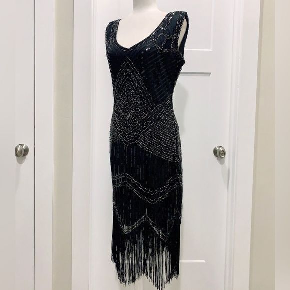 Vintage Style "Great Gatsby" Sequined Fringed Flapper. Great for Halloween - Picture 4 of 16